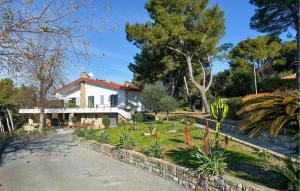 3 Bedroom Beautiful Apartment In Marina Di Andora