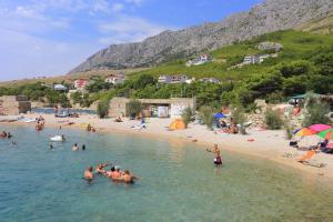 Family-friendly apartments with swimming pool Lokva Rogoznica - Omis - 25508