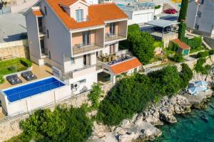 Seaside family friendly house with a swimming pool Razanj, Rogoznica - 25548