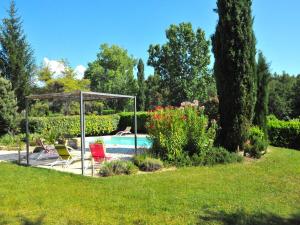 holiday home in Puyméras with garden