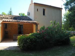 holiday home in Puyméras with garden