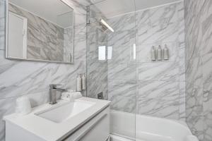 Modern King Suite at Ocean Blvd