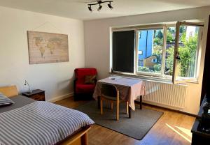 Ruhiges Zimmer mit Gartenblick Nähe Klinikum