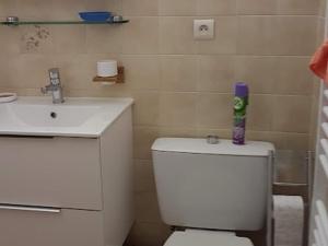 Studio fonctionnel 18m², parking, commerces et plages à proximité - FR-1-610-119