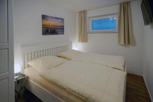Poseidon 13 mit Westbalkon,2x TV , Einbauküche mit Geschirrspüler, Fahrstuhl und eigener Garage, Wlan !