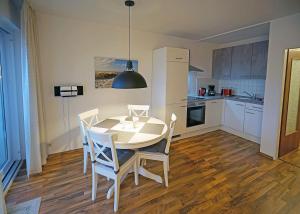 Poseidon 13 mit Westbalkon,2x TV , Einbauküche mit Geschirrspüler, Fahrstuhl und eigener Garage, Wlan !