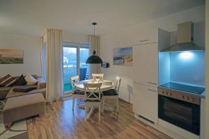 Poseidon 13 mit Westbalkon,2x TV , Einbauküche mit Geschirrspüler, Fahrstuhl und eigener Garage, Wlan !