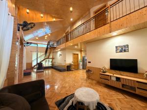 Oak & Amber Retreat