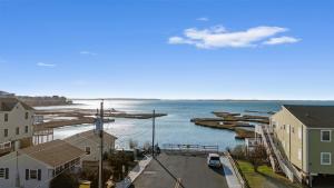 Charming Bayside Home w Deck 74th Street Ocean City