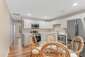 Charming Bayside Home w Deck 74th Street Ocean City