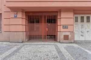 Modern and comfortable apartment for up to 5 guests located in the popular Prague 6, 10 minuts to city center