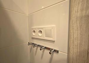 Útulná súkromná uzamykateľná izba pre 3 osoby - rýchle a stabilné Wi-Fi, Smart TV-55 palcov, bezplatné parkovanie, práčka, sušička a plne vybavená kuchyňa
