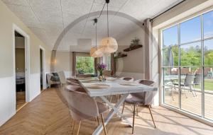 3 Bedroom Stunning Home In Hovborg
