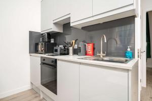 High Street Hideaway - Cosy 1BR Near Sea & Town
