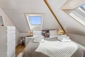 Waterfront Penthouse AC Rooftop Free Parking