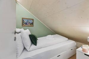 Waterfront Penthouse AC Rooftop Free Parking