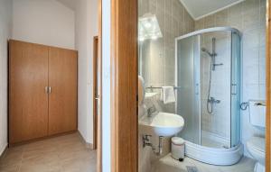 Amazing Apartment In Bast With Wifi