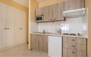 2 Bedroom Stunning Apartment In Umag