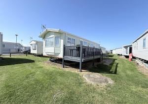 Lovely 6 Berth Caravan At St Osyth Beach, Near Clacton-On-Sea Ref 28021Gc