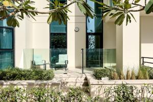 Urban Oasis Studio with Terrace and Pool Access