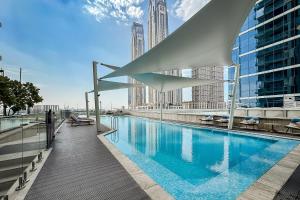 Urban Oasis Studio with Terrace and Pool Access