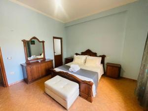 2 bedroom appartment 20m from the beach