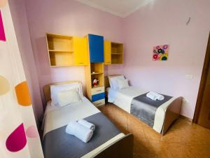2 bedroom appartment 20m from the beach
