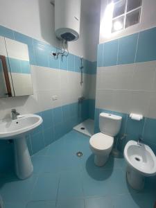 2 bedroom appartment 20m from the beach