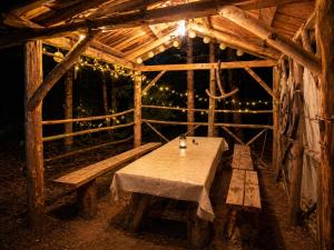 Leśny glamping Wojciechówka balia jacuzzi blisko Sandomierza