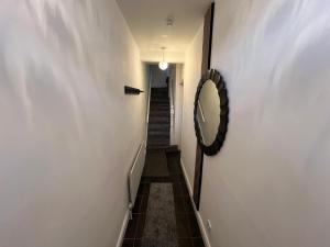 Modern 2BR Belfast Stay Sleeps 4 with Free Parking