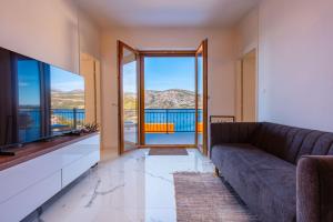 Adriatic Breeze - Sea View Villa with Pool near Korčula