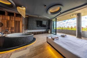 Oceanfront 3BR Luxury Maiim Tankah with Pool & Gym