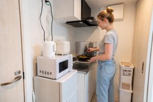 102Room 5 min walk from Gotanno station 20sqm apartment with private toilet and bathroom Direct access to popular travel destinations such as Ueno