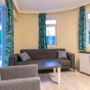Side Meryam Suit Deluxe Hotel