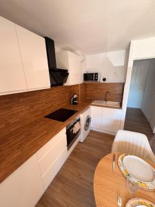 Appartement Canet en Roussillon, piscine, terrain tennis, balcon, plancha, 4 couchage