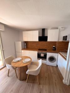 Appartement Canet en Roussillon, piscine, terrain tennis, balcon, plancha, 4 couchage