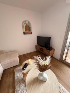 Appartement Canet en Roussillon, piscine, terrain tennis, balcon, plancha, 4 couchage