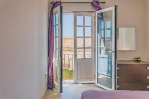 Modern 2BR in Sliema Walk to Seafront with Balcony