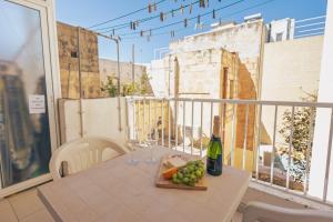 Modern 2BR in Sliema Walk to Seafront with Balcony