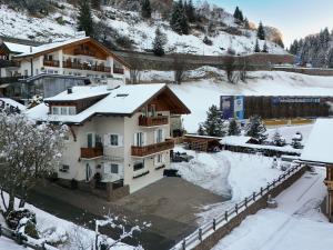 Pivan Apartments