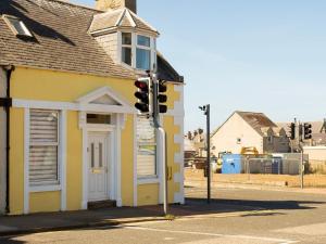 Buckie Central 2 bed Retreat 24 high street