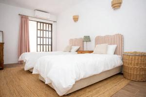 Portuguese Villa close to Carvoeiro with 5 Bedrooms, Pool, Tennis Court and close to Beach