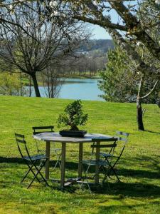 Sheepfold With Pool Facing The Lake