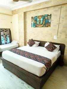 Amisha Palace - Near Railway Station,