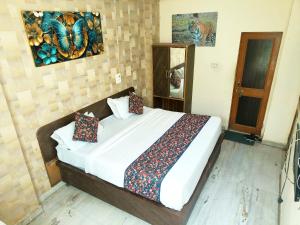 Amisha Palace - Near Railway Station,
