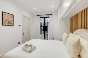 Spacious 2 Bedroom Flat in West Kensington with Patio and Office