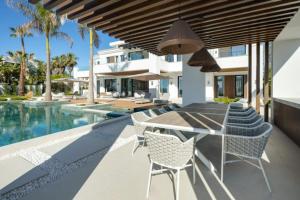 Luxurious 7-Bedroom House with Private Pool in Can Pastilla