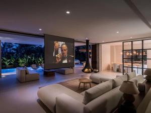 Luxurious 7-Bedroom Holiday House with Private Pool in Alicante
