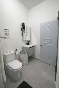 Suite moderna en Cabrera cerca de playas con aire, WiFi y parking