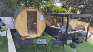 Piscine-Jacuzzi-Sauna -Videoprojecteur Perle Rare